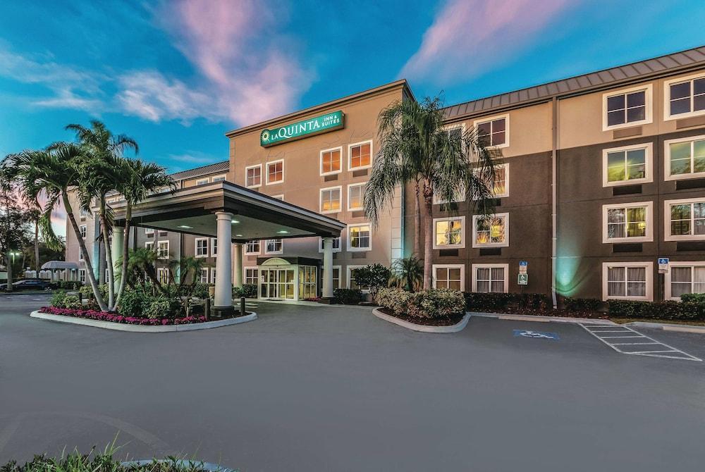 La Quinta By Wyndham Naples East Hotel Golden Gate Exterior photo