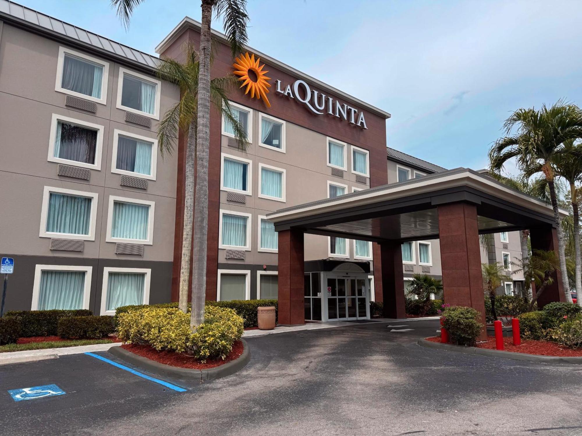 La Quinta By Wyndham Naples East Hotel Golden Gate Exterior photo